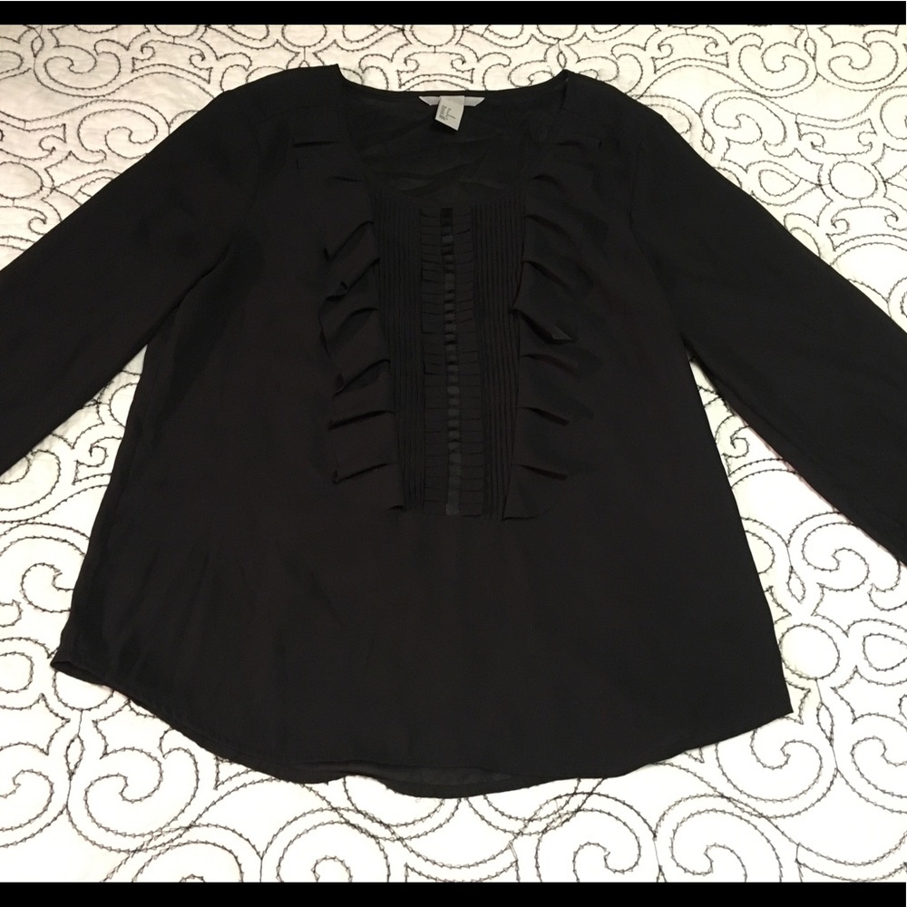 💥Lowest Offer💥 EUC H&M black ruffle blouse.